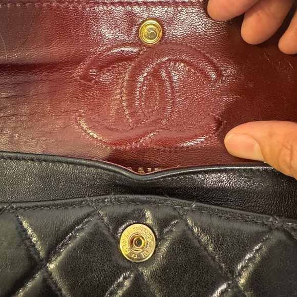 Had to relist buyer remorse-Vintage 1980’s Classic Chanel in good condition - Picture 4 of 9